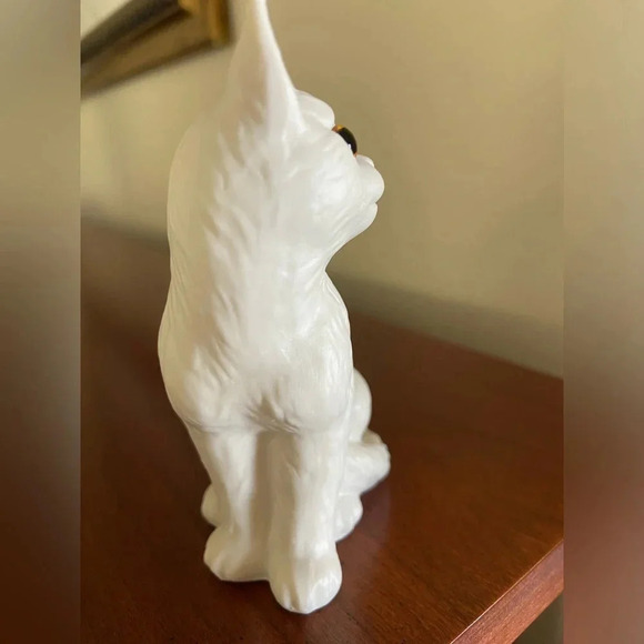 Vintage Goebel W Germany White Persian Cat Figurine Sitting Pose Gold Eyes 1974 - Picture 3 of 6